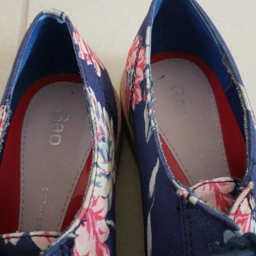 Shoes - Picture 5 of 6